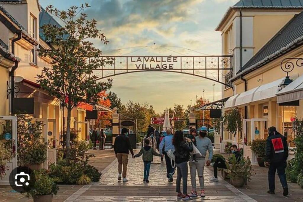 De Disney A Paris - Pre Verson 1 Шеси Экстерьер фото